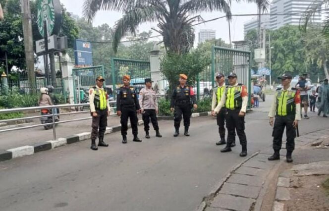 
					Anggota Polsek Gambir Laksanakan Sambang dan Patroli Dialogis di Stasiun Besar Gambir: Wujudkan Rasa Aman bagi Pengguna Jasa Kereta Api