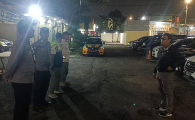 
					Apel dan Patroli Cipta Kondisi: Polsek Metro Gambir Jaga Keamanan Malam Minggu di Wilayah Jakarta Pusat