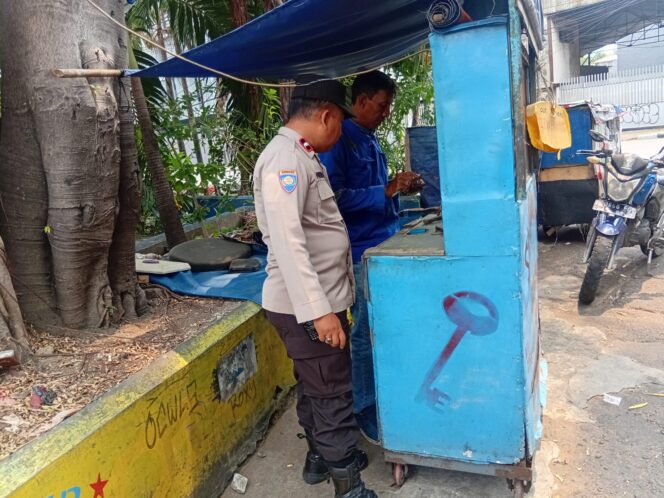 
					Bhabinkamtibmas Duri Pulo Laksanakan Patroli Dialogis, Ajak Warga Bersinergi Wujudkan Lingkungan Aman dan Nyaman