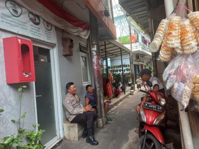 
					Polisi Sambangi RW 08 Kebon Kacang, Imbau Warga Waspada Terhadap Aksi Kejahatan dan Jaga Jakarta