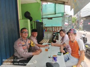 Datangi Rumah Warga, Bhabinkamtibmas Ajak Jaga Lingkungan Aman dan Kondusif
