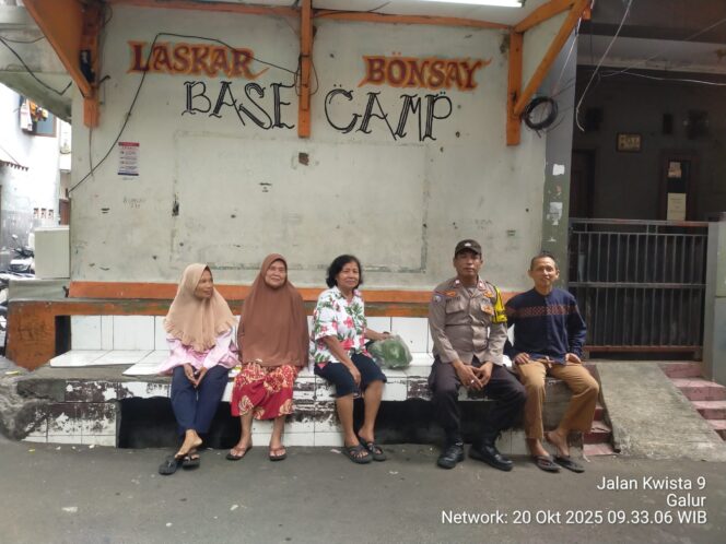 
					Deteksi Dini Gangguan Kamtibmas, Bhabinkamtibmas Lakukan Cooling System di RW 04 Galur