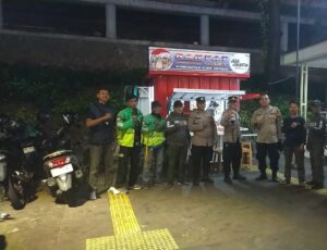 Kanit Binmas dan Bhabinkamtibmas Menteng Jalin Keakraban dengan Komunitas Ojol, Ajak Bersinergi Jaga Keamanan Lingkungan