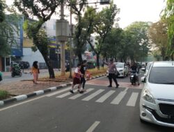 Tingkatkan Pelayanan Publik, Polsek Kemayoran Laksanakan Pengaturan Lalu Lintas Pagi Hari