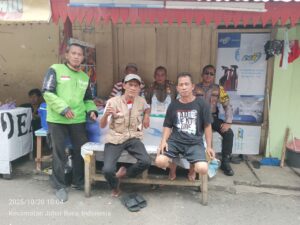 Patroli dan Door to Door, Bhabinkamtibmas Kampung Rawa Ajak Warga RT 07 RW 06 Jaga Kamtibmas