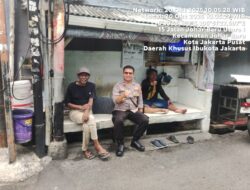 Pererat Kedekatan, Kapolsubsektor Kayu Awet Lakukan Sambang Dialogis ke Warga Johar Baru