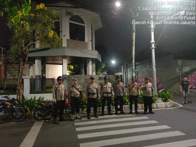 
					Polsek Johar Baru Gelar Patroli Dini Hari, Antisipasi Tawuran dan Gangguan Kamtibmas