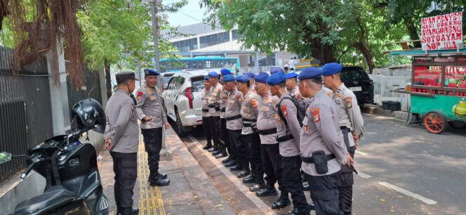 
					Kapolsek Sawah Besar Kerahkan 5 Perwiranya Untuk Pengamanan Aksi Unjuk Rasa di Wilayah Gambir