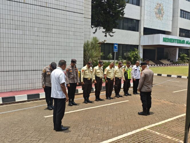 
					Polsek Sawah Besar Gelar Apel Pengamanan Aksi Unjuk Rasa di Depan Kemenag RI
