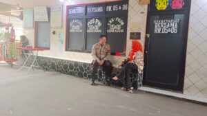 Polisi Sambangi Warga RW 06 Kebon Kacang Sebagai Cooling System Sampaikan Imbauan Kamtibmas