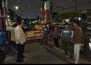 Bhabinkamtibmas Menteng Perkuat Keamanan Lingkungan Lewat Patroli Satkamling
