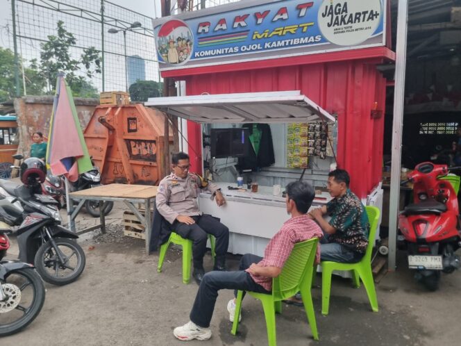 
					Gerai Mart Jadi Tempat Guyub Bhabinkamtibmas, Ojol, dan LMK Karet Tengsin