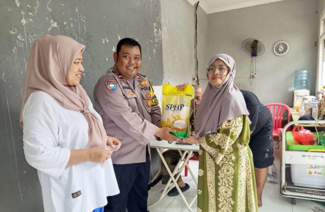 
					Bhabinkamtibmas Petamburan Gelar Gerakan Pangan Murah dan Sampaikan Imbauan Kamtibmas