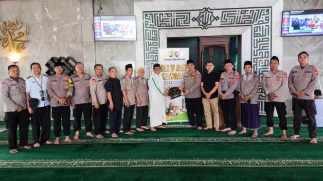 
					Program Kapolda Metro Jaya: Polisi Ajak Warga Bandara Soetta Mengaji dan Jaga Jakarta Lewat Kemakmuran Masjid