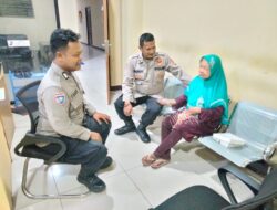 Polisi Antar Lansia Pikun Pulang: Wujud Kepedulian Polsek Kawasan Kali Baru terhadap Warga