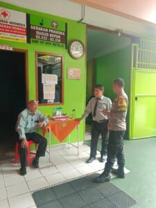 Bhabinkamtibmas Petojo Utara Sambangi Sekolah YP IPPI, Ajak Siswa Siapkan Diri Jadi Generasi Penerus Polri