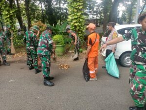 Sinergi Tiga Pilar, Polsek Sawah Besar Ikut Karya Bakti DIRKUAD ke-80 di Pasar Baru