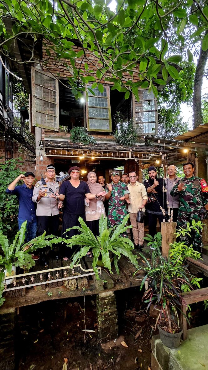 
					Silaturahmi Kapolsek Ciputat Timur ke Komunitas Rummah Goa Wujudkan Kolaborasi dengan Potensi Masyarakat