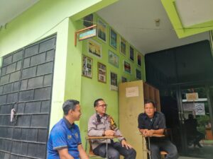 Bhabinkamtibmas Karet Tengsin Jalin Sinergi dengan Petugas Keamanan SMAN 35 Jakarta