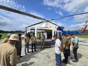 Satgas Ops Damai Cartenz Distribusikan Logistik ke Pos Kiwirok Lewat Airdrop