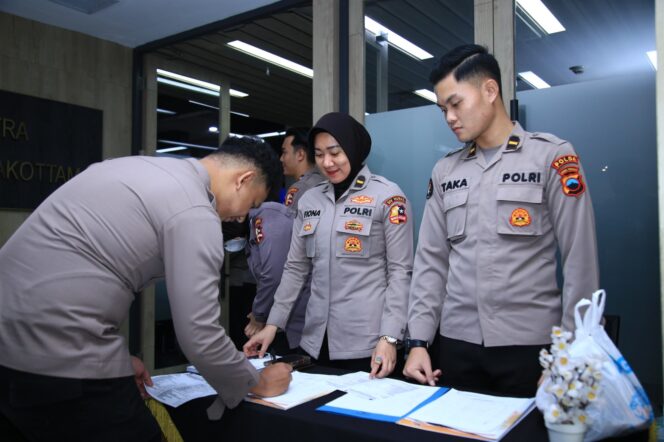 
					Humas Polri Gelar Donor Darah Serentak, Terkumpul 16.619 Kantong dalam Rangka Hari Jadi ke-74