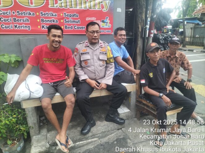 
					Aiptu Sunarto Bhabinkamtibmas Johar Baru Gencarkan Patroli Dialogis dan Cooling System, Ajak Warga Jaga Kondusivitas Wilayah