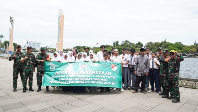
					Rekreasi Kebangsaan Bersama Anak Yatim dan Anak Jalanan: Wujud Kepedulian Kodim 0502/Jakarta Utara dan Yayasan Laskar Langit