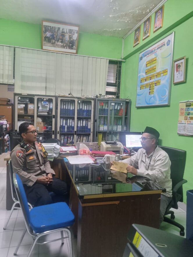 
					Polsek Metro Tanah Abang Sambang SMAN 35 Jakarta, Perihal Peserta Sosialisasi Penerimaan Anggota Polri T.A 2026