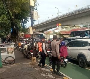 Kapolsubsektor Tanah Tinggi Laksanakan Gatur Lalin, Antisipasi 3C dan Kemacetan
