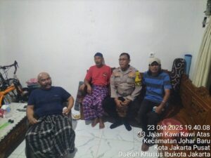 Patroli Dialogis, Bhabinkamtibmas Johar Baru Sambangi Warga RT 18/RW 08 dan Ajak Jaga Kondusivitas Lingkungan