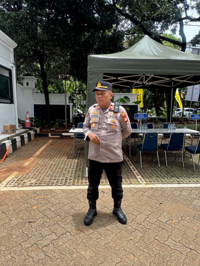 
					Kanit Sabhara Pimpin Apel Pengamanan Unjuk Rasa di Kemenag RI, Tegakkan Tugas dengan Humanis