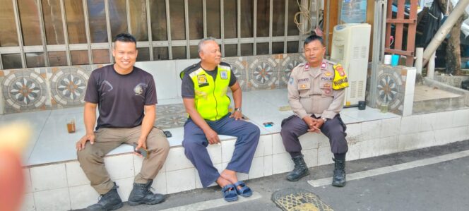 
					Bhabinkamtibmas Cideng Laksanakan Patroli dan Sambang Warga Antisipasi Gangguan Kamtibmas