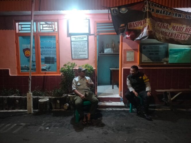 
					Bhabinkamtibmas Cideng Laksanakan Patroli dan Sambang Warga Antisipasi Gangguan Kamtibmas