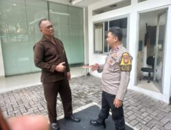 Bhabinkamtibmas Kebon Kacang Saling Koordinasi Dengan Security Asuransi Staco Mandiri Sampaikan Imbauan