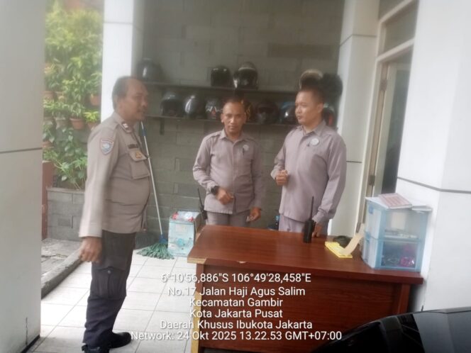 
					Bhabinkamtibmas Kelurahan Gambir Lakukan Pembinaan Satpam Perkantoran, Tekankan Kewaspadaan dan Sinergi Keamanan