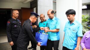 Menyambut HUT ke-80 Korps Brimob Polri, Brimob Polda Metro Jaya Gelar Bakti Sosial di Gereja GPIB Karunia Ciputat