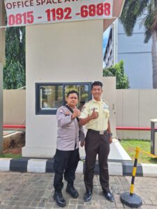 Bhabinkamtibmas Pegangsaan Ajak Petugas Keamanan Gedung SGH Perkuat Kewaspadaan Cegah Kriminalitas