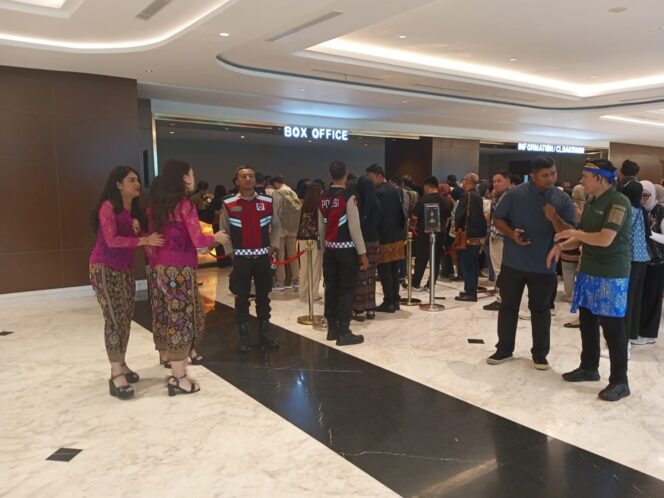 
					Polisi Hadir di Tengah Masyarakat, Kawal Aman Konser Musik Smartfren