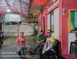Kunjungan dan Sambang Pos Satkamling RW 07, Bhabinkamtibmas Kampung Rawa Tingkatkan Kewaspadaan Warga