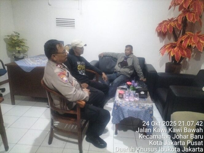
					Patroli Door to Door RW 08, Bhabinkamtibmas Johar Baru Warga Diajak Aktif Jaga Keamanan