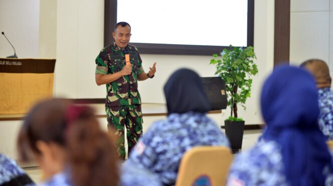 
					Danrem 052/Wkr Brigjen TNI Faizal Rizal Bekali Laskar Merah Putih dengan Wawasan Kebangsaan dan Isu Strategis Global