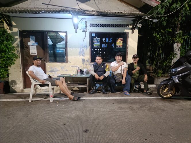 
					Jaga Jakarta Bersama Bhabinkamtibmas Gunung Sahari Utara Ajak Warga Patroli