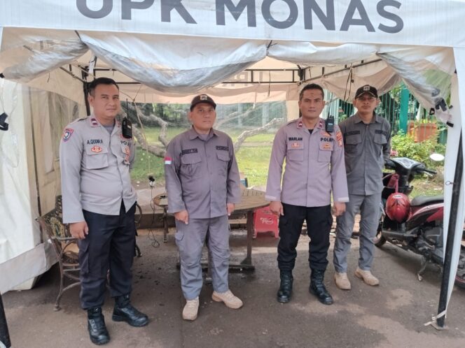 
					Patko 1011 Polsek Metro Gambir Laksanakan Patroli Dialogis di Kawasan Monas, Wujudkan Rasa Aman di Malam Hari