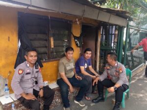 Polsek Metro Gambir Laksanakan Patroli Dialogis di Cideng Barat: Polisi Hadir Dekat dengan Warga, Wujudkan Lingkungan Aman dan Nyaman