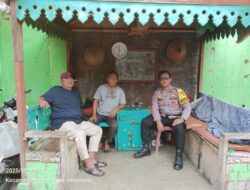 Patroli Door to Door, Bhabinkamtibmas Kampung Rawa Ajak Warga Aktif Jaga Kamtibmas