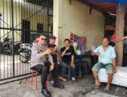 Polisi Menyapa Warga! Kapolsubsektor Kayu Awet Ajak Warga Bareng-Bareng Jaga Lingkungan