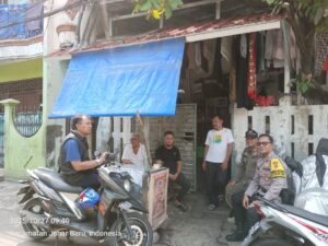Dekatkan Diri ke Warga, Bhabinkamtibmas Kampung Rawa Aktif Sambang Door to Door