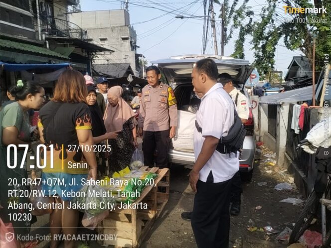 
					Bhabinkamtibmas Kebon Melati Sambangi RW 12 Sampaikan Imbauan, Warga Antusias Beli Beras SPHP