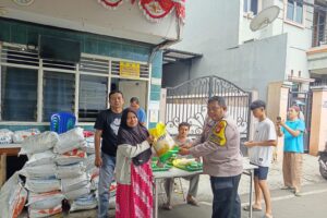 Bhabinkamtibmas Petamburan Gelar Gerakan Pangan Murah di RW 02 Sampaikan Imbauan Kamtibmas
