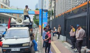 Polsek Metro Menteng Amankan Aksi Unjuk Rasa Aliansi Aktivis Demokrasi di Kantor Bawaslu RI